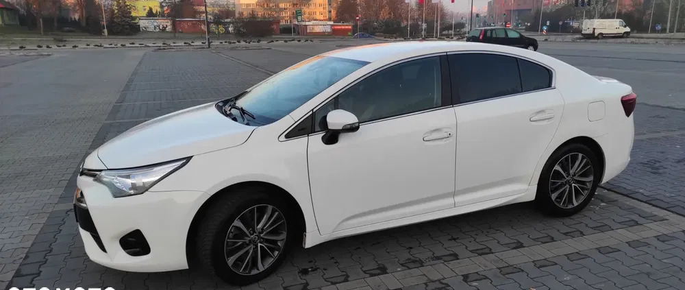 dolnośląskie Toyota Avensis cena 55900 przebieg: 122000, rok produkcji 2017 z Lubin